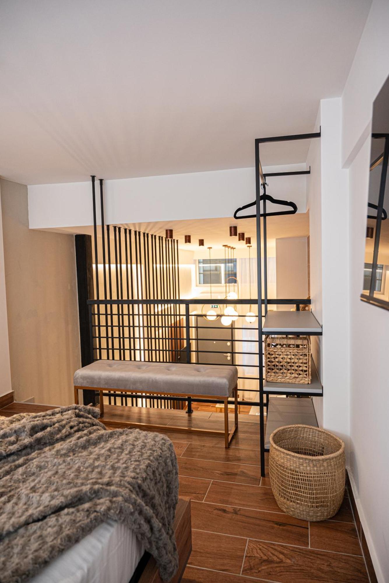 Luxe Loft Near Seaside *